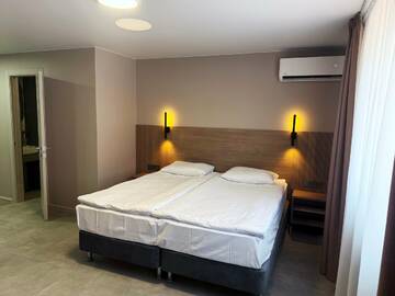 Двухместный улучшенный номер без балкона в Хостеле Магнолия