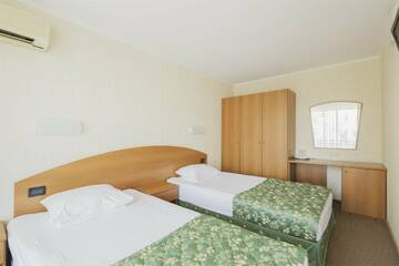 Однокомнатный номер улучшенной планировки с 2-мя раздельными кроватями в Хостеле Магнолия