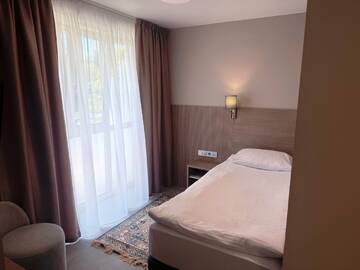 Одноместный улучшенный с диваном и балконом в Хостеле Магнолия