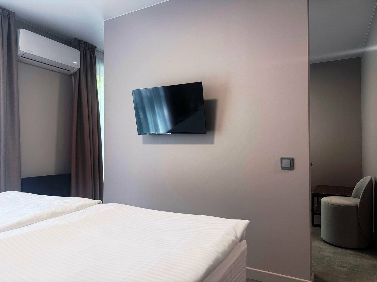 Фотографии номера Полулюкс без балкона в Хостеле Магнолия Сочи