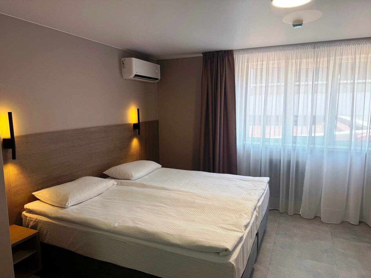 Фотографии номера Двухместный улучшенный номер без балкона в Хостеле Магнолия Сочи