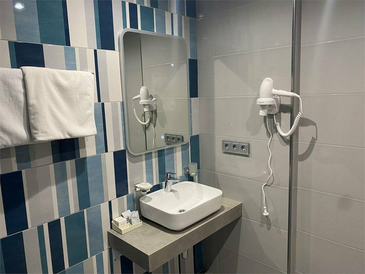 Фотографии номера Номер двухкомнатный комфорт в Хостеле Магнолия Сочи