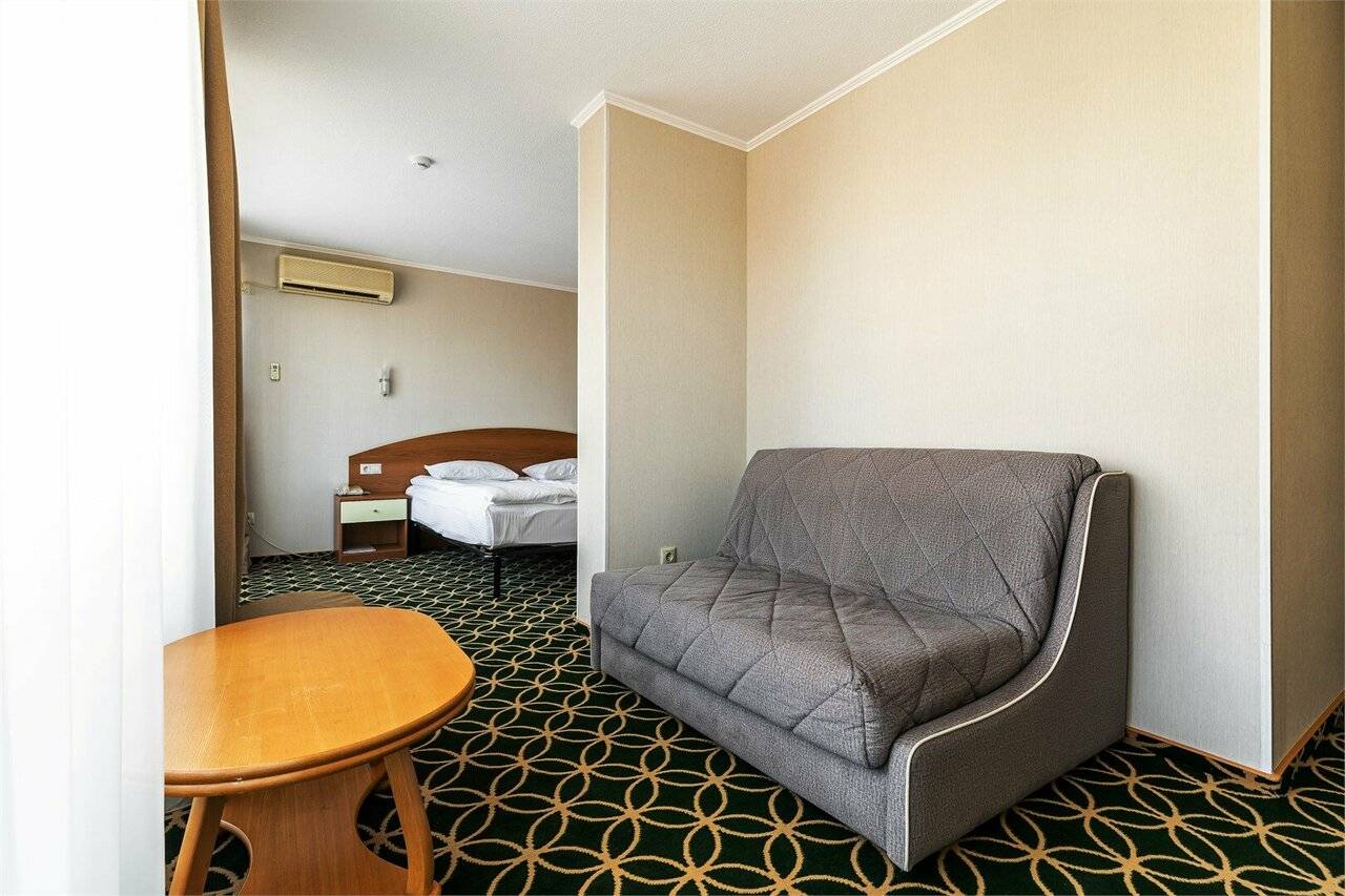 Фотографии номера Однокомнатный номер улучшенной планировки с двуспальной кроватью в Хостеле Магнолия Сочи