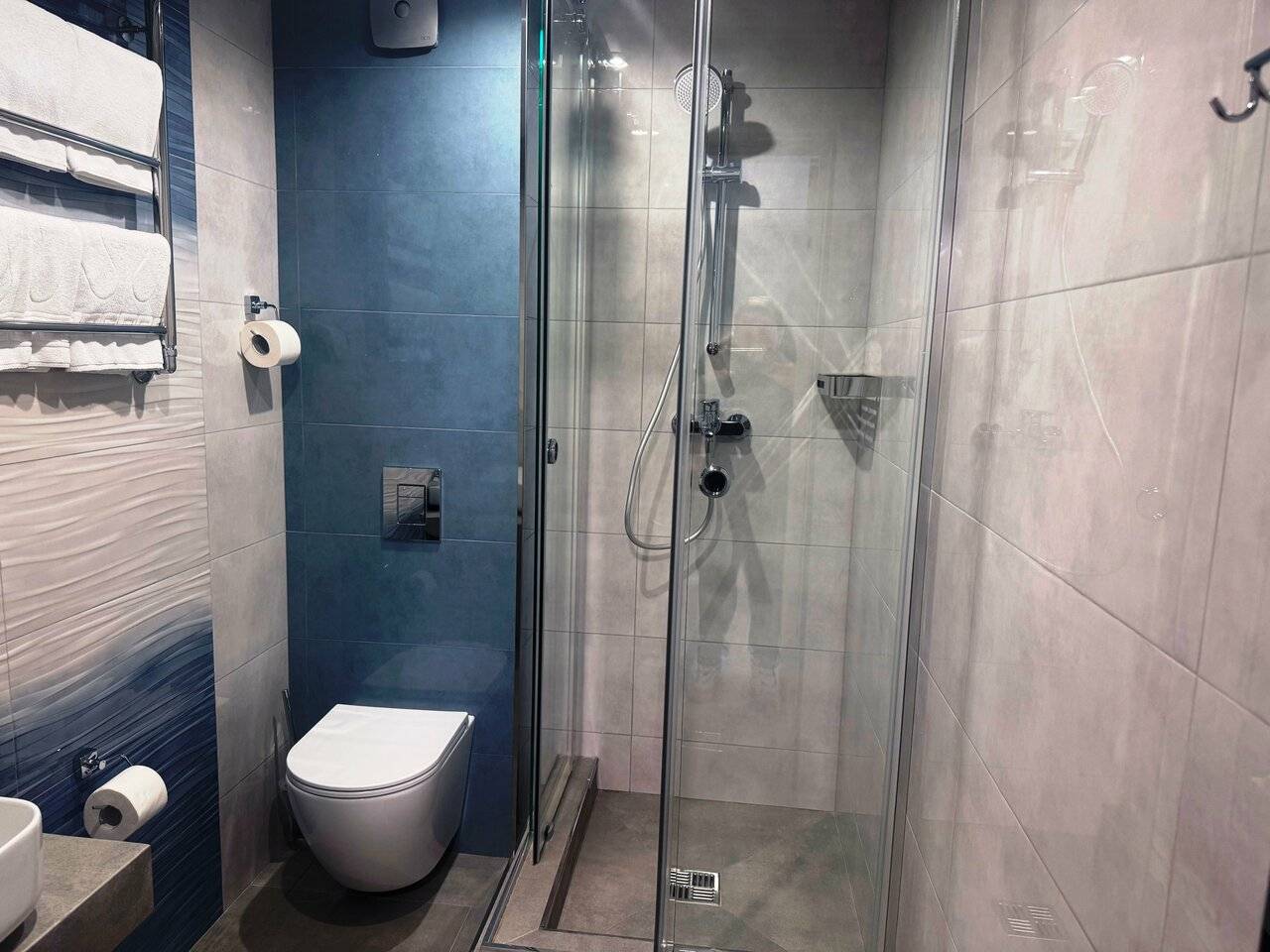 Фотографии номера Полулюкс без балкона в Хостеле Магнолия Сочи