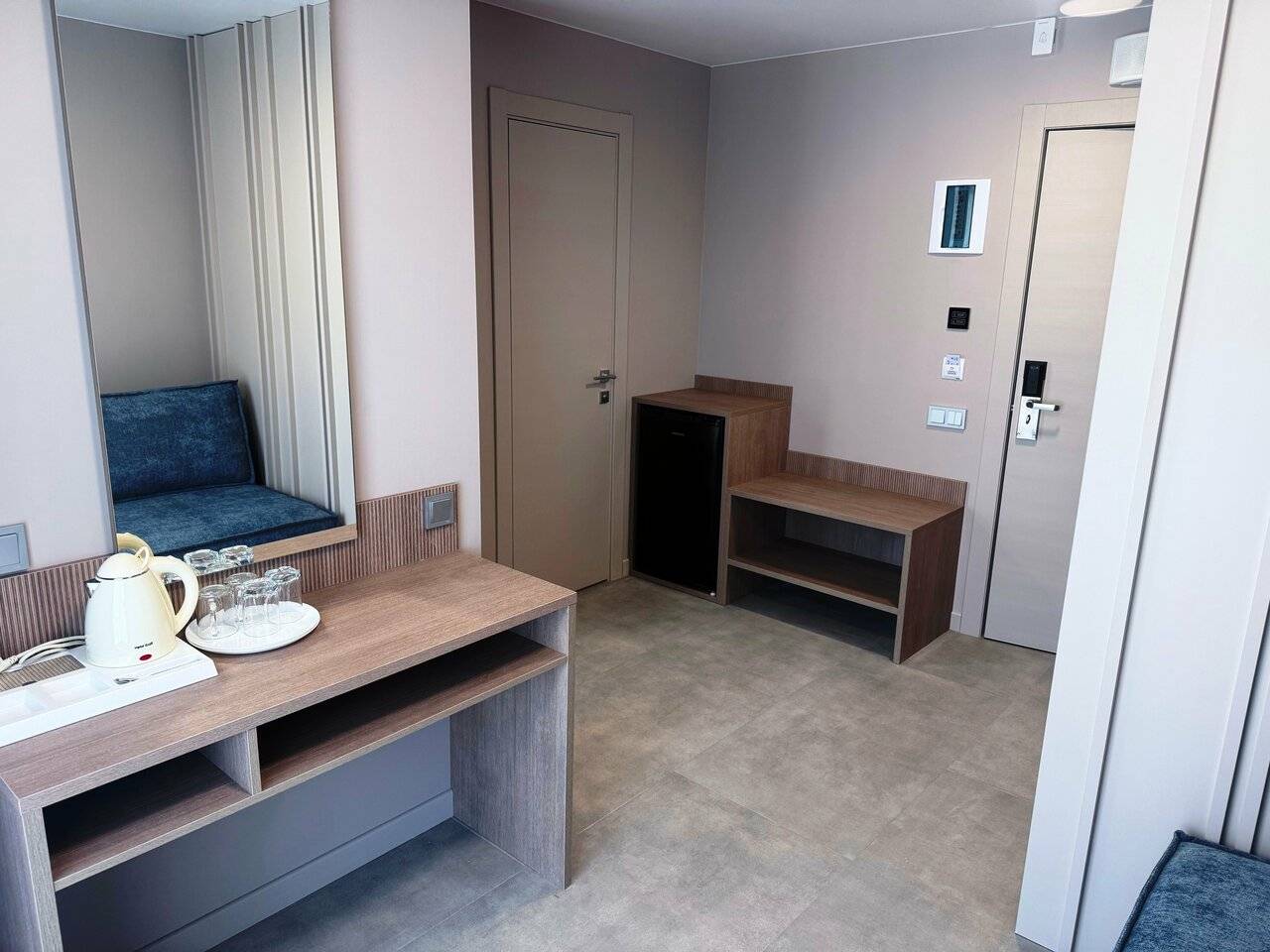 Фотографии номера Одноместный улучшенный с диваном и балконом в Хостеле Магнолия Сочи