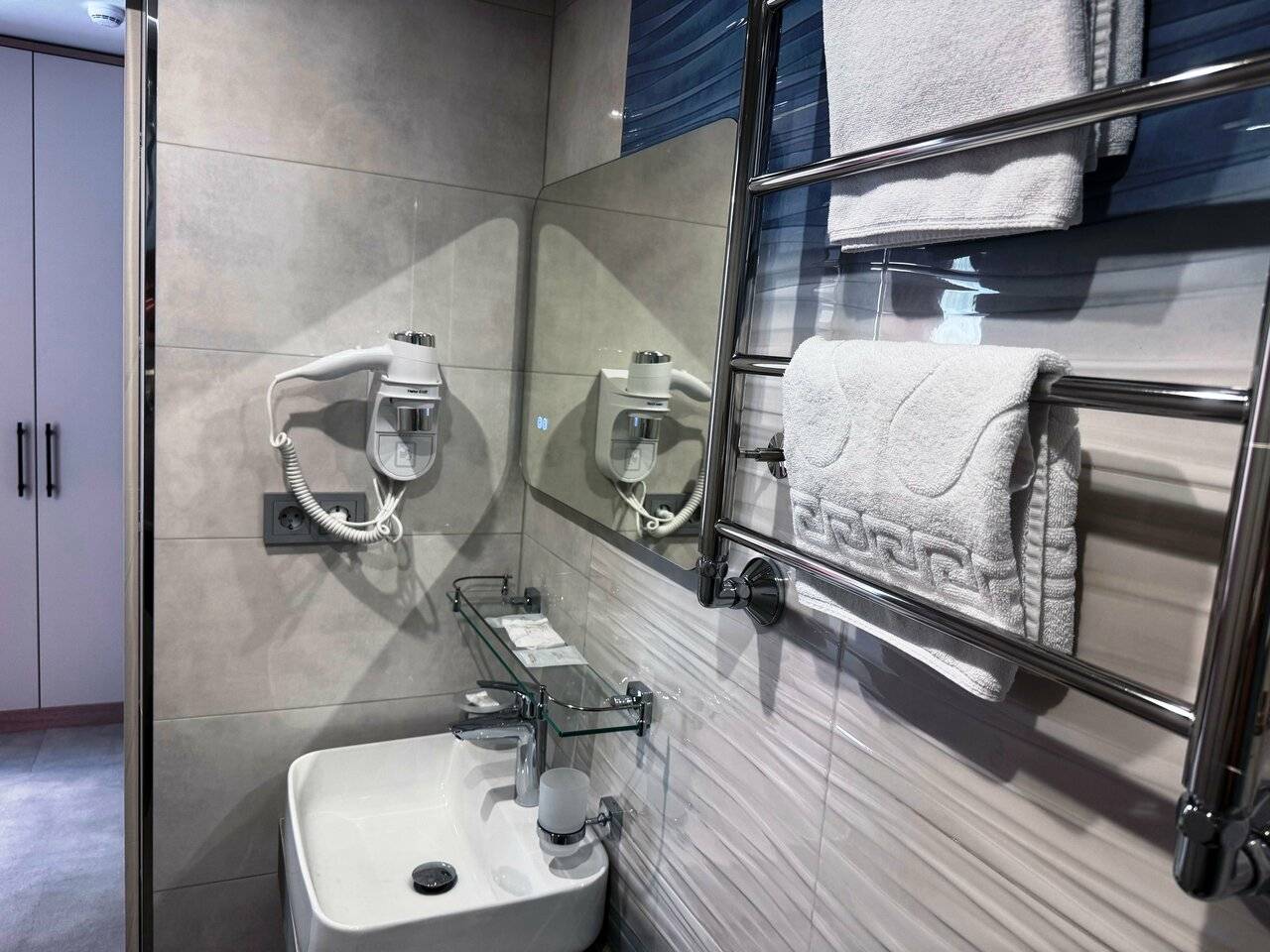 Фотографии номера Одноместный улучшенный номер с балконом в Хостеле Магнолия Сочи