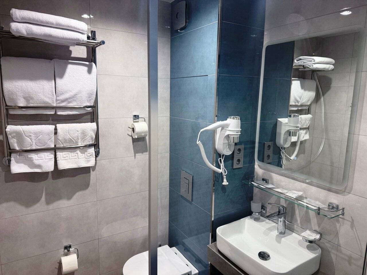 Фотографии номера Двухкомнатный люкс без балкона в Хостеле Магнолия Сочи