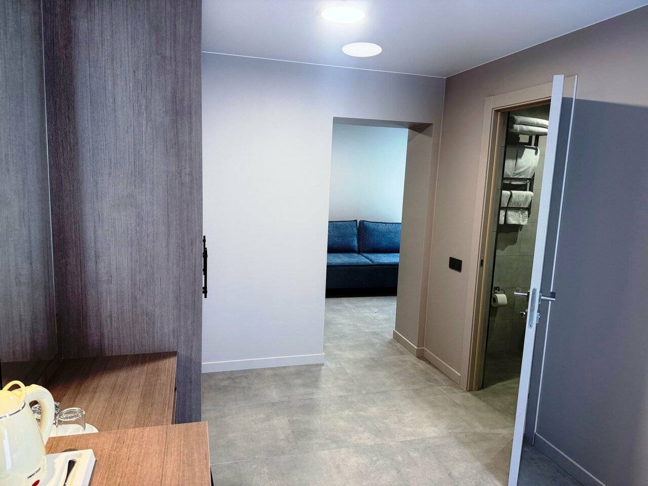 Фотографии номера Двухкомнатный люкс без балкона в Хостеле Магнолия Сочи