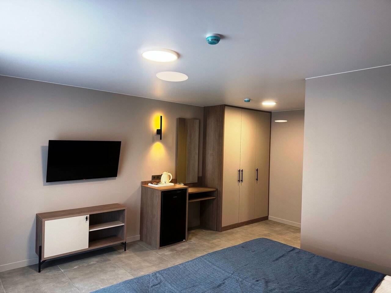 Фотографии номера Двухкомнатный люкс без балкона в Хостеле Магнолия Сочи