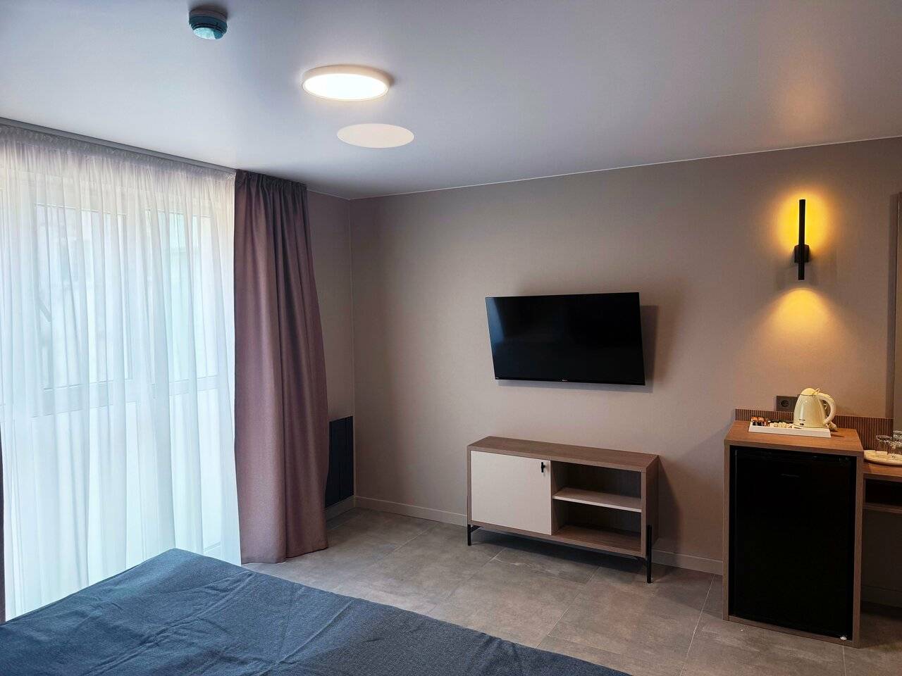 Фотографии номера Двухкомнатный люкс без балкона в Хостеле Магнолия Сочи