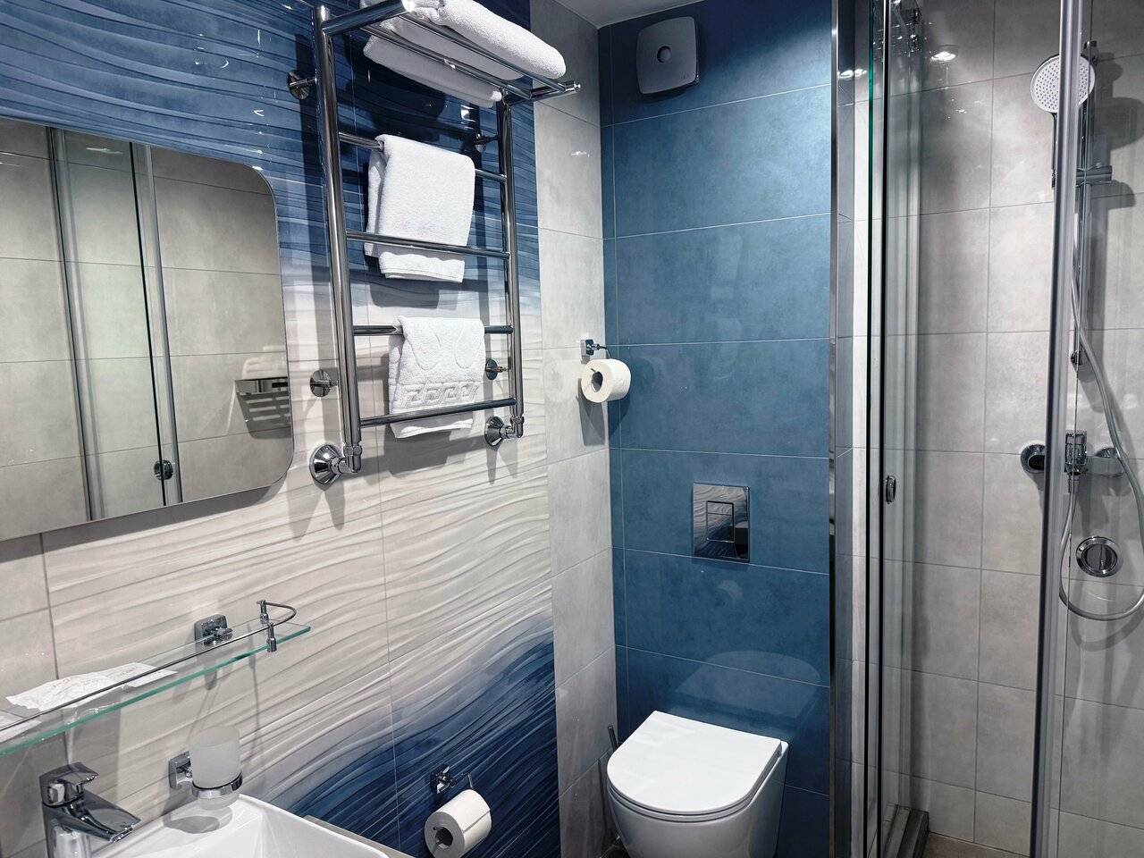 Фотографии номера Одноместный улучшенный номер с балконом в Хостеле Магнолия Сочи