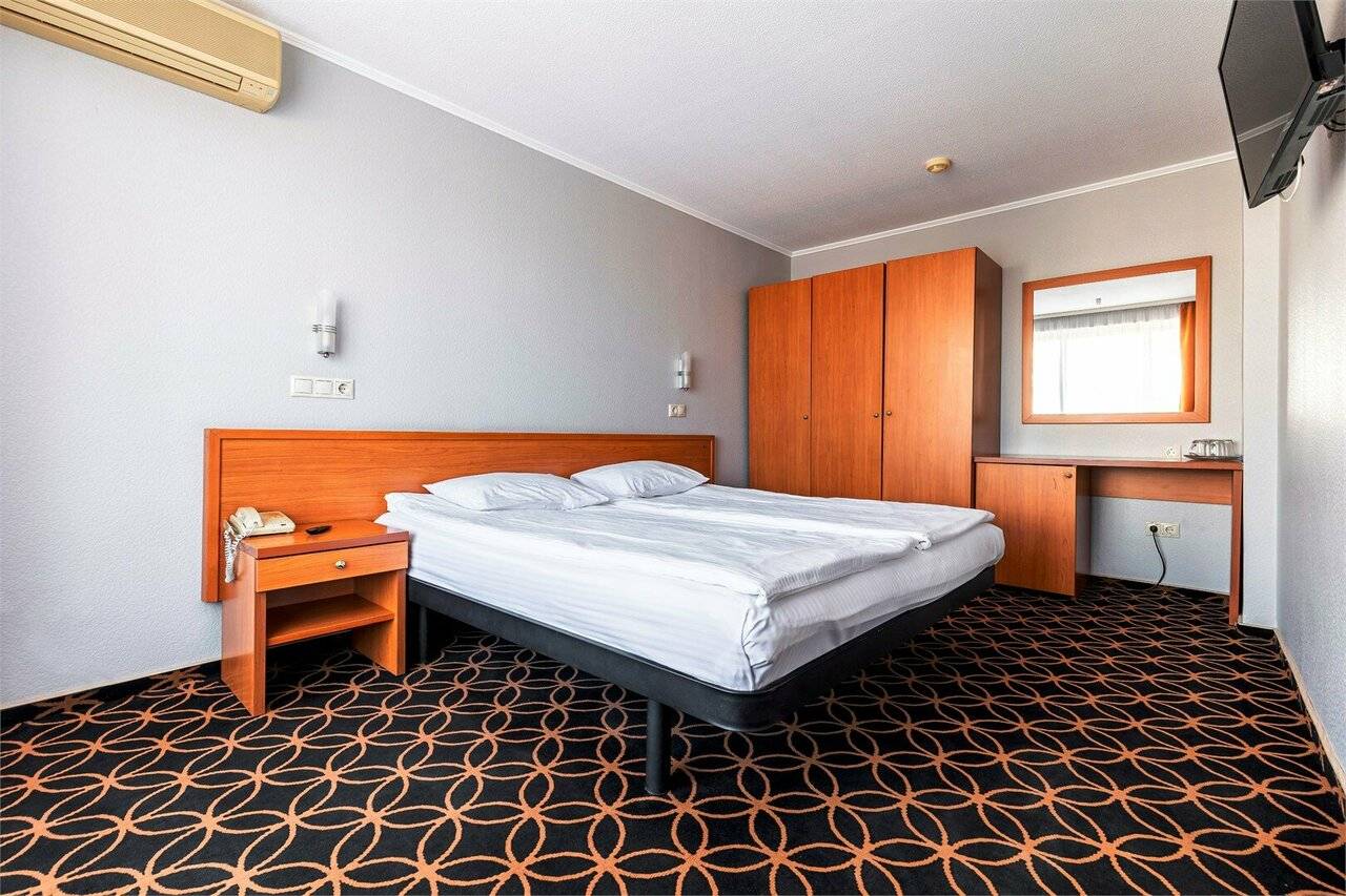 Фотографии номера Однокомнатный номер улучшенной планировки с двуспальной кроватью в Хостеле Магнолия Сочи