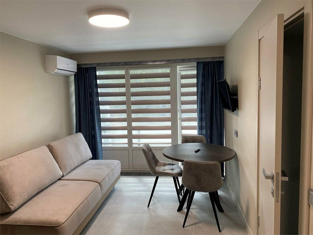 Фотографии номера Номер трехкомнатный комфорт в Хостеле Магнолия Сочи