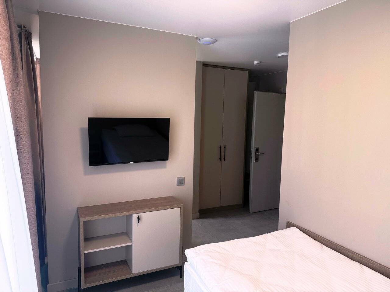 Фотографии номера Одноместный улучшенный номер с балконом в Хостеле Магнолия Сочи