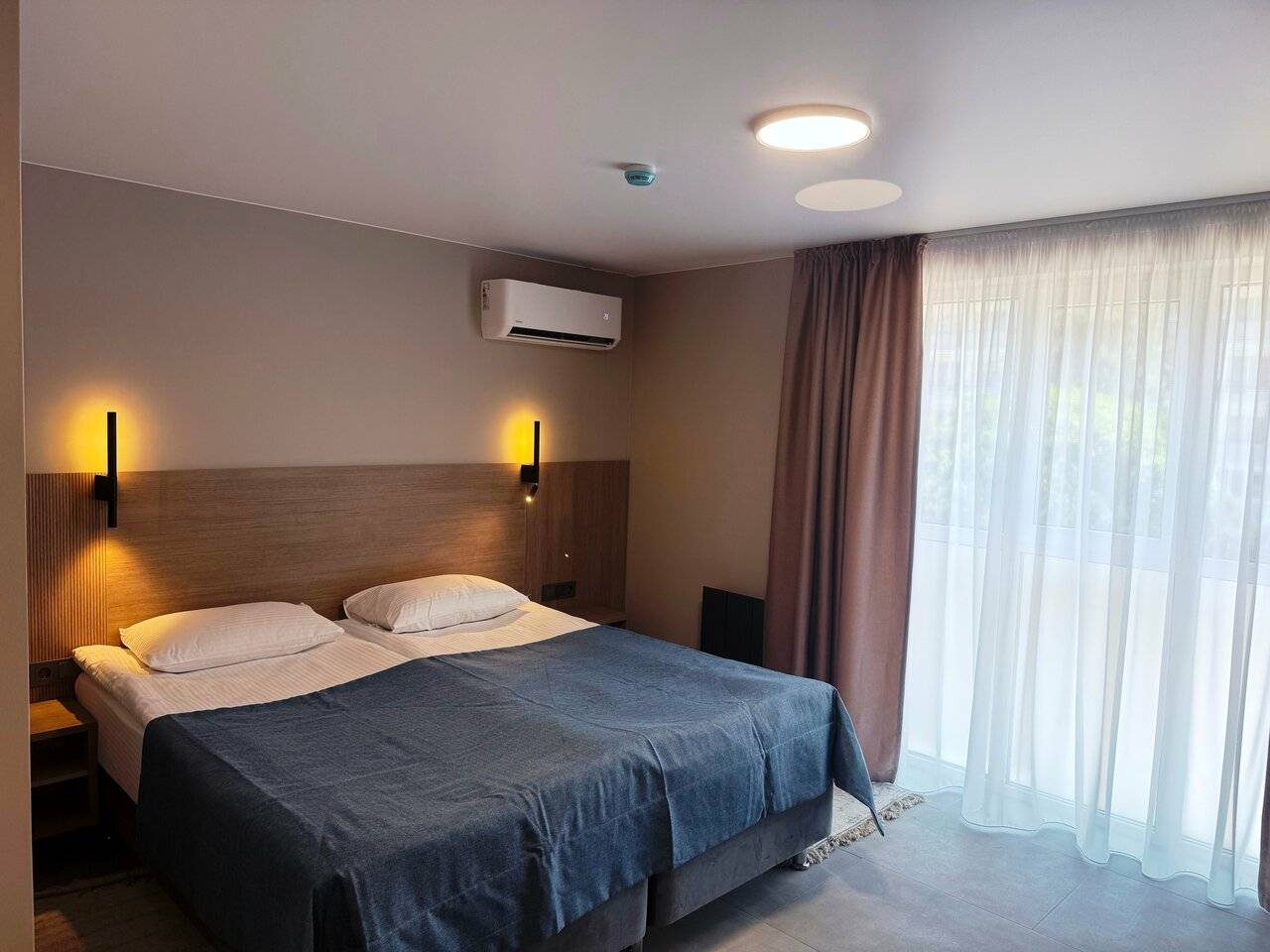 Фотографии номера Двухкомнатный люкс без балкона в Хостеле Магнолия Сочи