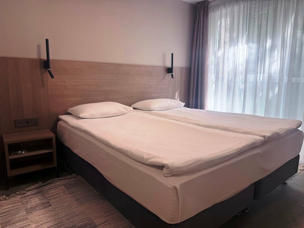 Фотографии номера Полулюкс без балкона в Хостеле Магнолия Сочи