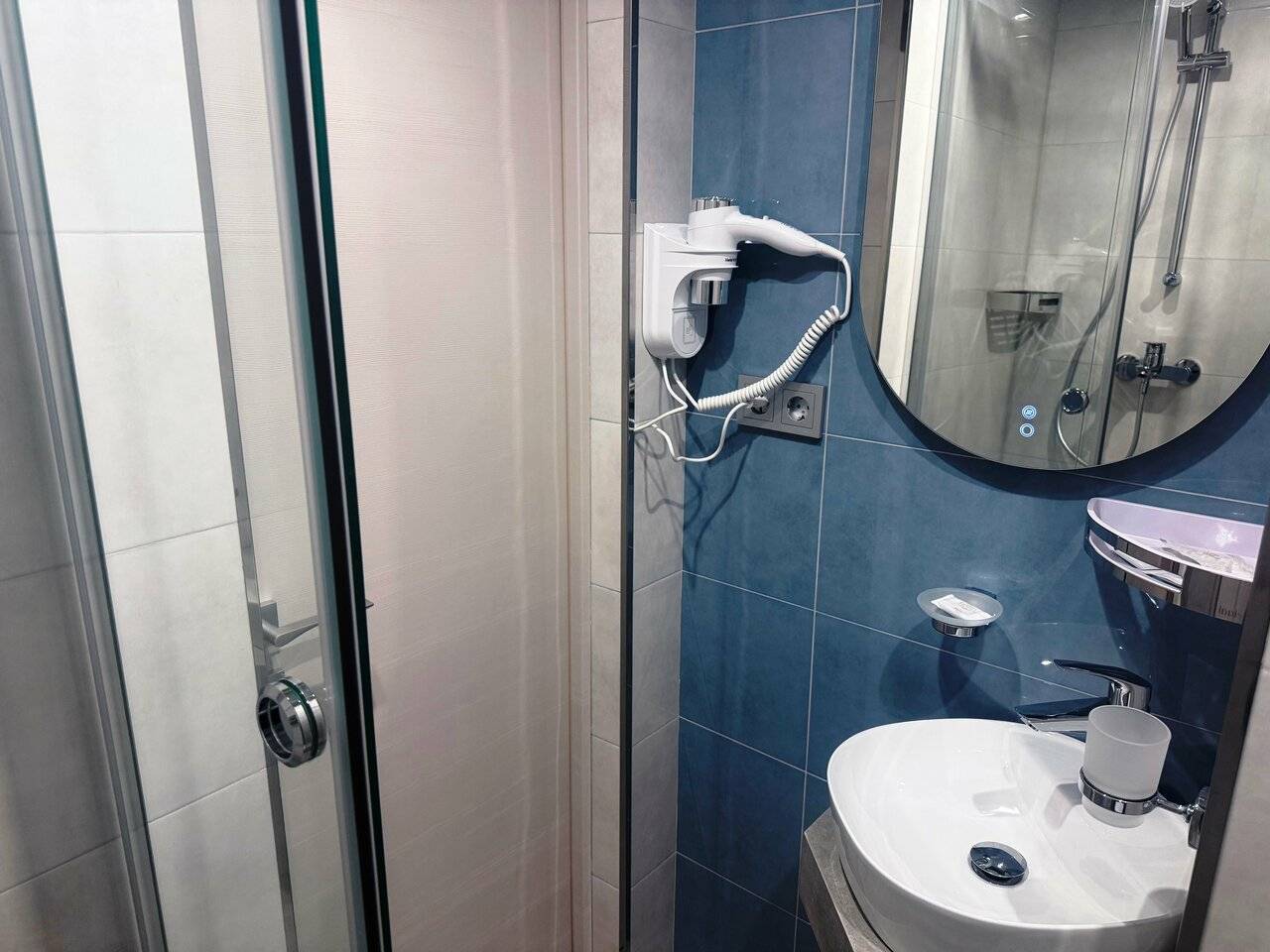 Фотографии номера Одноместный номер с балконом в Хостеле Магнолия Сочи