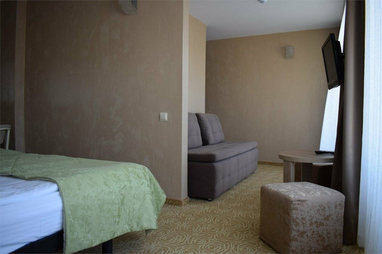 Фотографии номера Однокомнатный номер улучшенной планировки с двуспальной кроватью в Хостеле Магнолия Сочи