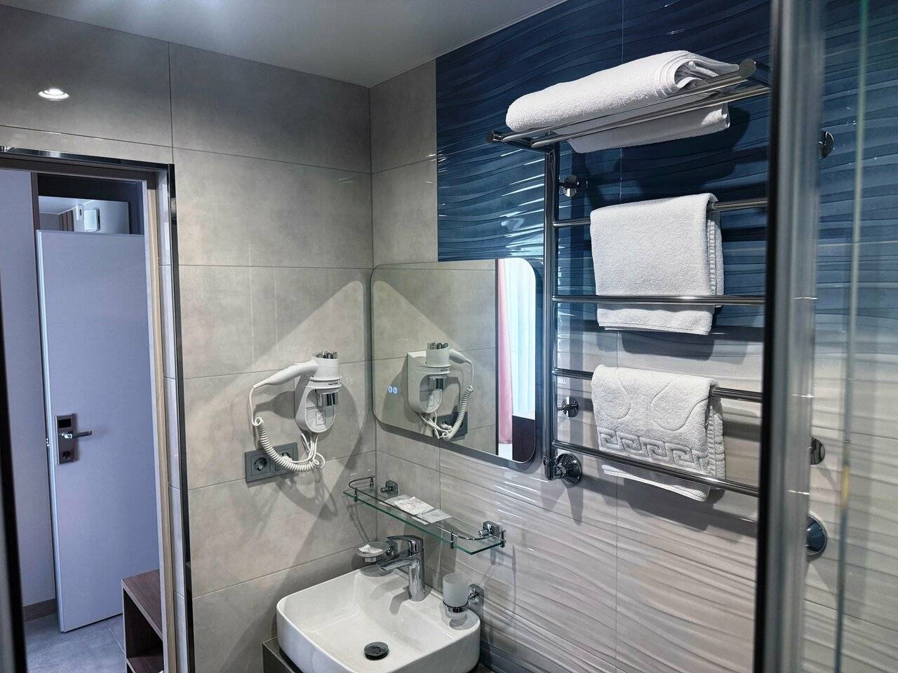 Фотографии номера Одноместный улучшенный номер с балконом в Хостеле Магнолия Сочи