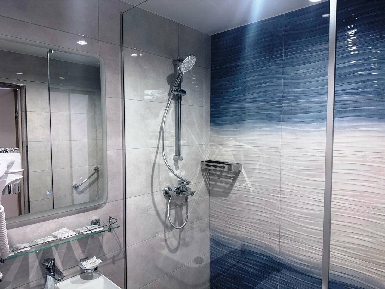 Фотографии номера Двухкомнатный люкс без балкона в Хостеле Магнолия Сочи