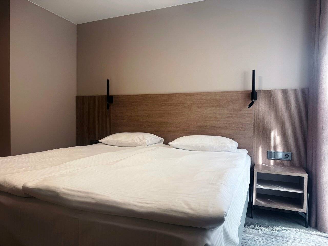 Фотографии номера Полулюкс без балкона в Хостеле Магнолия Сочи