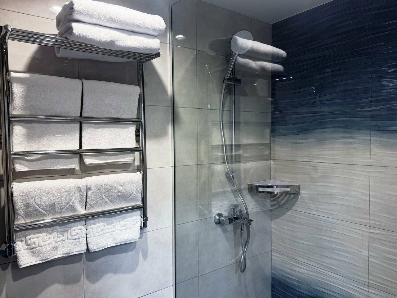 Фотографии номера Двухместный улучшенный номер без балкона в Хостеле Магнолия Сочи