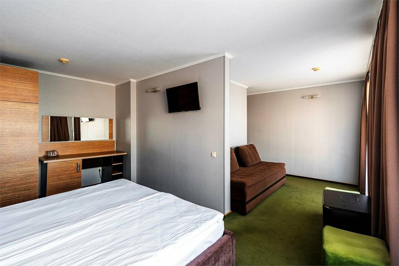 Фотографии номера Однокомнатный номер улучшенной планировки с двуспальной кроватью в Хостеле Магнолия Сочи