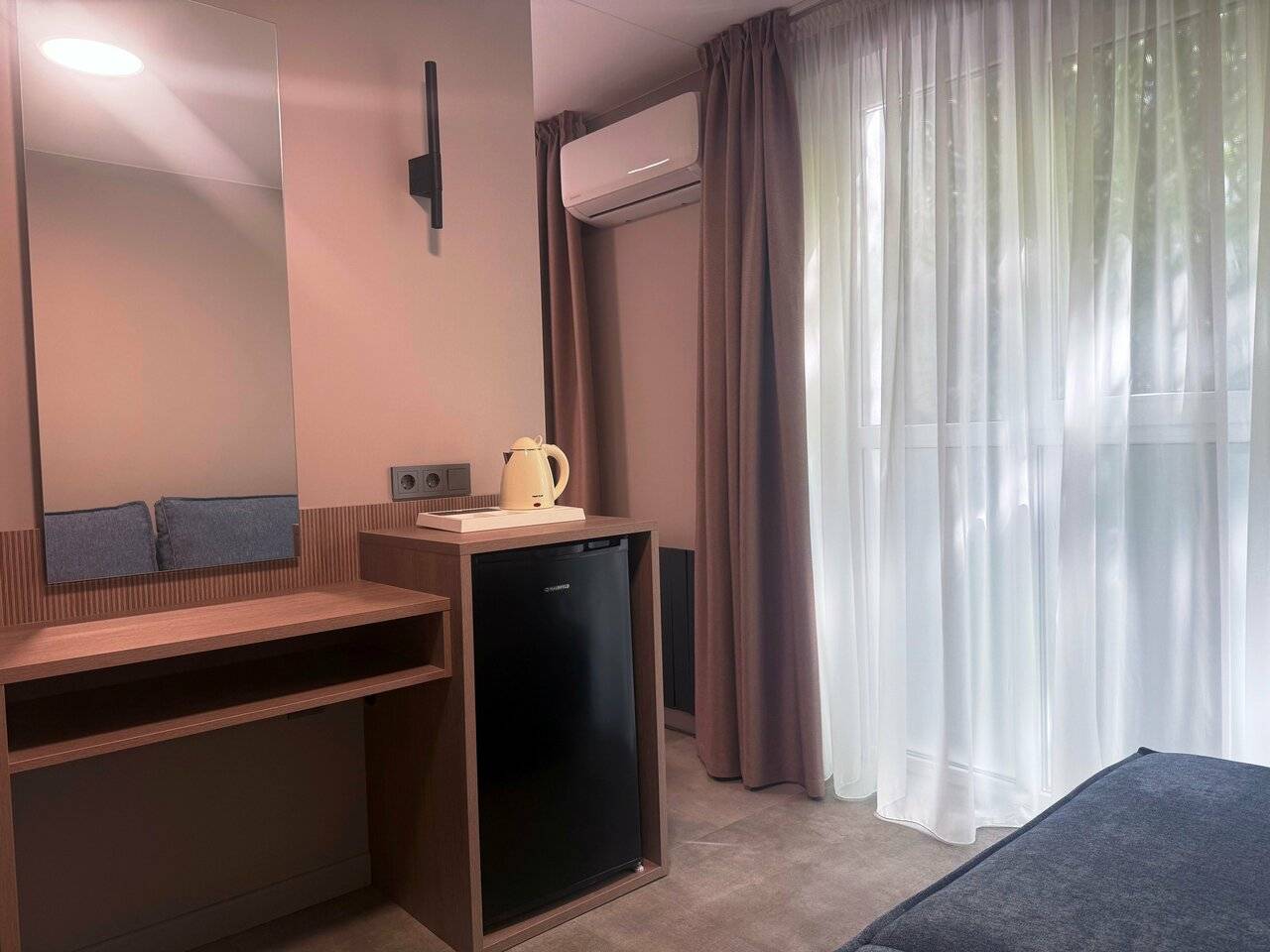 Фотографии номера Полулюкс без балкона в Хостеле Магнолия Сочи