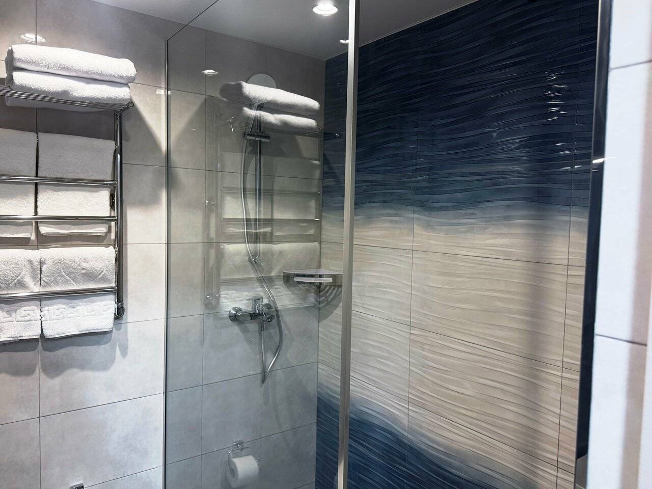 Фотографии номера Двухместный улучшенный номер без балкона в Хостеле Магнолия Сочи